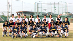 雄山中女子ソフトボール部の選手たち